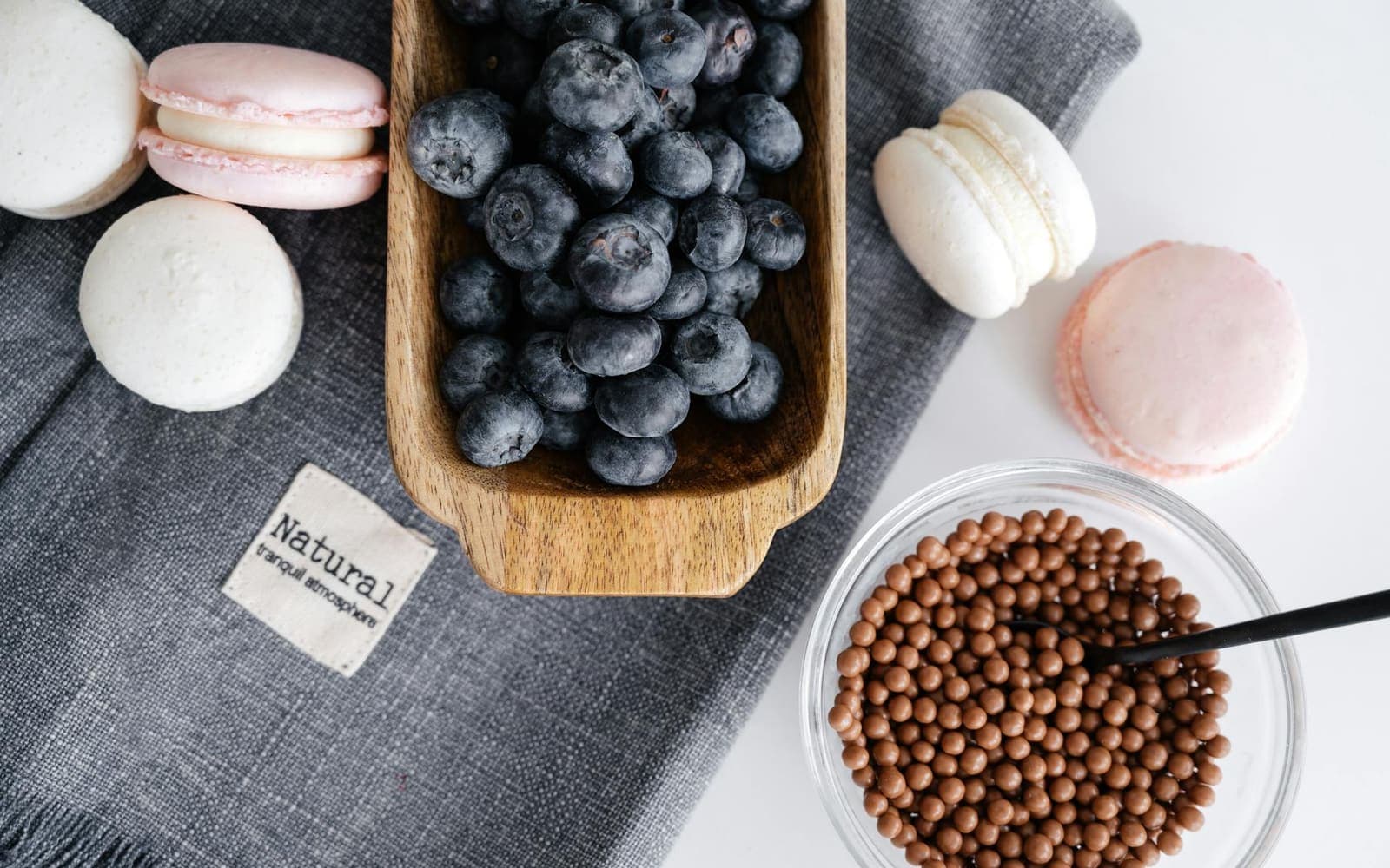 Alimentos que pioram a TPM (e o que ajuda mesmo)