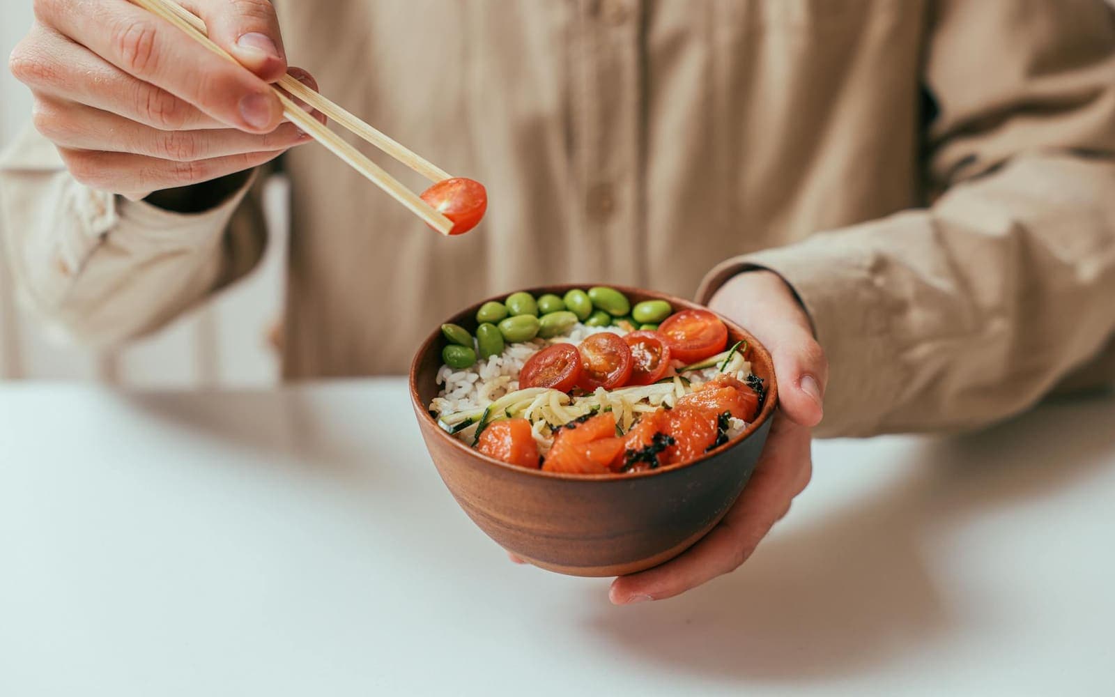 Comer rápido demais: efeitos na saúde e como mudar